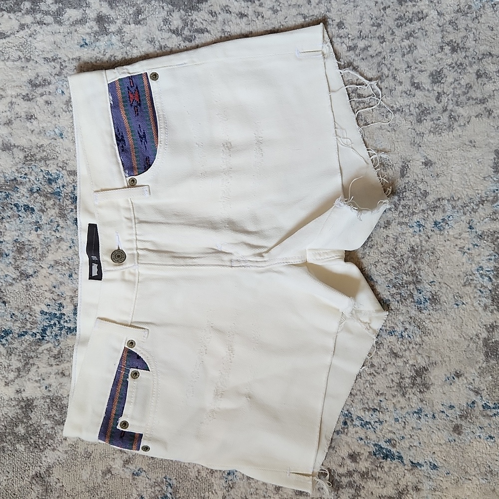 Levi's Women's Size 10 Cream Colored Denim Shorts Aztec Accent Front Pockets